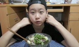 娱乐吃瓜酱男友送外卖,娱乐吃瓜酱男友的甜蜜送餐日常