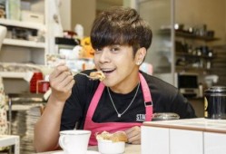 娱乐吃瓜酱男友送外卖,娱乐吃瓜酱男友的甜蜜送餐日常